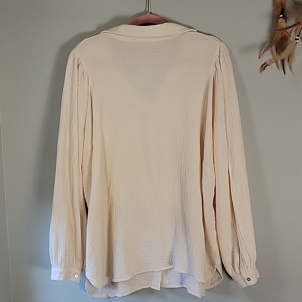 Lightweight flowy puff sleeve button front shirt-Sweet Genesis - Picture 7 of 10